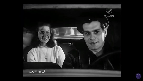 امرأة في مشهد