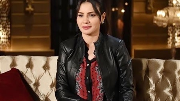 الفنانة دينا فؤاد