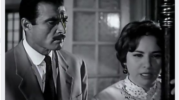 امرأة في مشهد