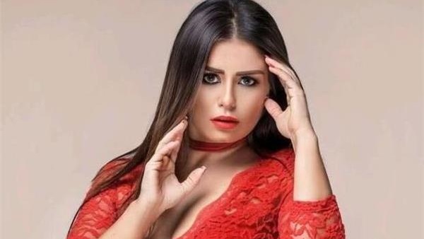 الفنانة منة فضالى