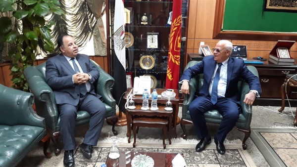وزير المالية-محافظ