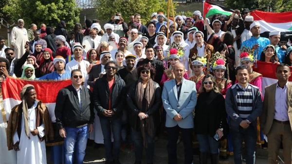 وزيرة الثقافة الاحتفال