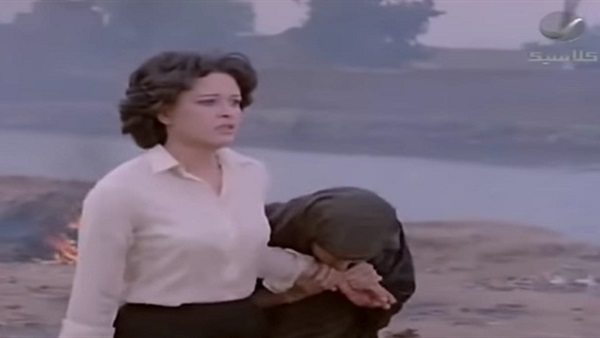 امرأة في مشهد