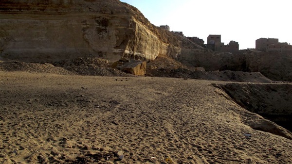 المقطم