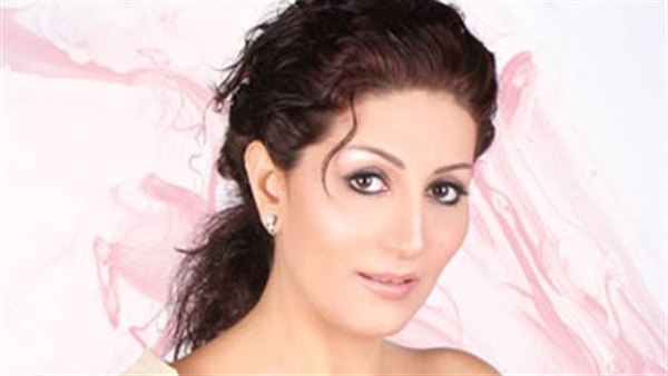 الفنانة وفاء عامر