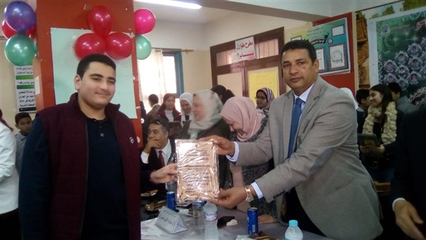 تكريم الطلبة المتفوقين
