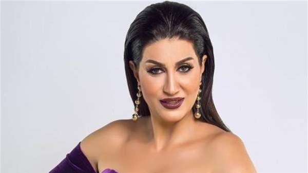 الفنانة وفاء عامر