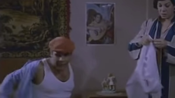 امرأة في مشهد