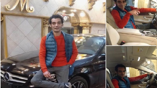 محمود فارس مع سيارته