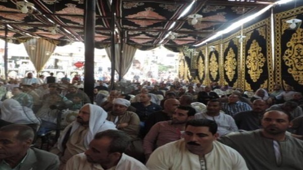 جلسة صلح بين عائلتين