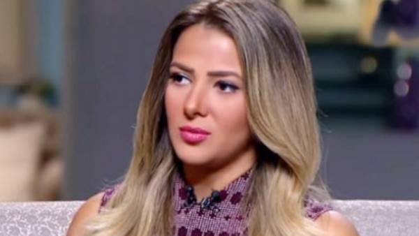 الفنانة دنيا سمير