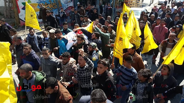 الفلسطينيون يشيعون