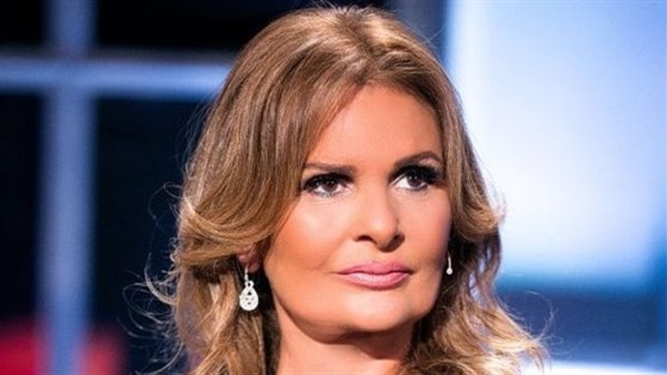 الفنانة يسرا