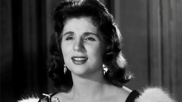 الفنانة صباح