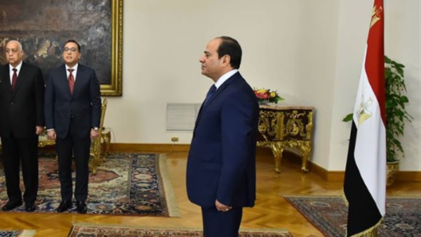 الرئيس السيسي يتسلم