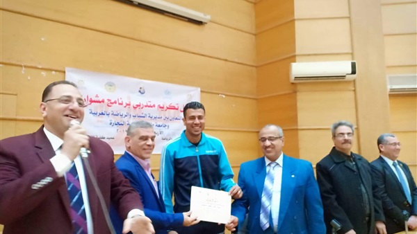 تكريم طلاب تجارة