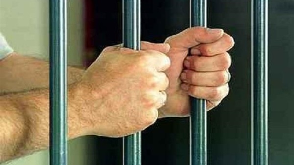 حبس أب ضرير قام باغتصاب
