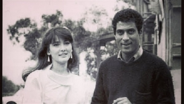 امرأة في مشهد