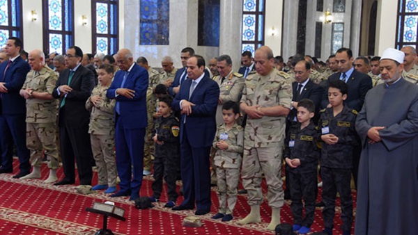 السيسي يصلي الجمعة