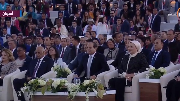 الرئيس السيسي وحرمه