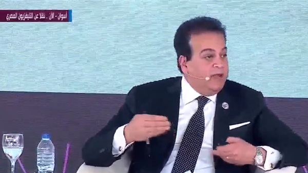 عبد الغفار في جلسة