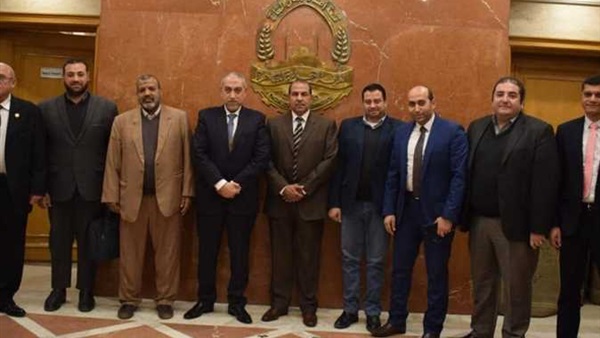 تجار ومستوردي الأدوات