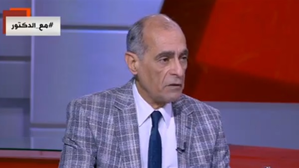 أيمن قنديل استشاري