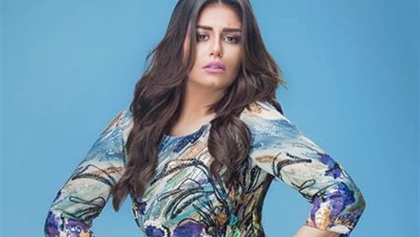 الفنانة منة فضالي