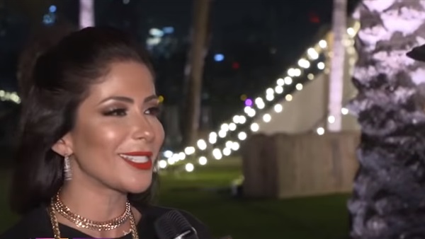 الفنانة منى زكي