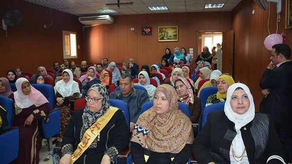 الأمهات المثاليات