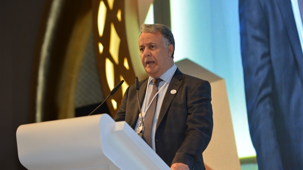 وزير المالية يفتتح