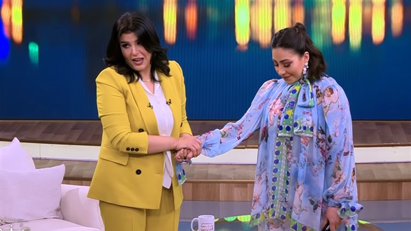 بوسى في معكم منى