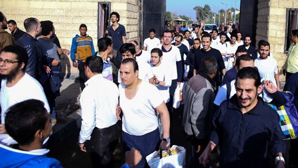 الإفراج عن 408 من