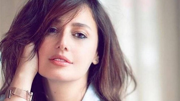 الفنانة حلا شيحة