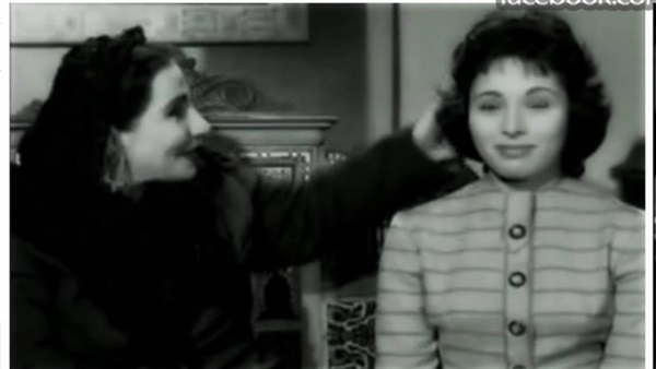 امراة في مشهد