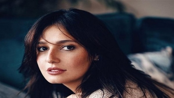 الفنانة حلا شيحة