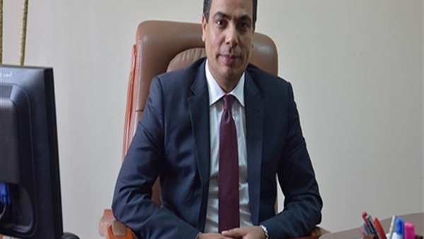  الدكتور عادل عبدالغفار