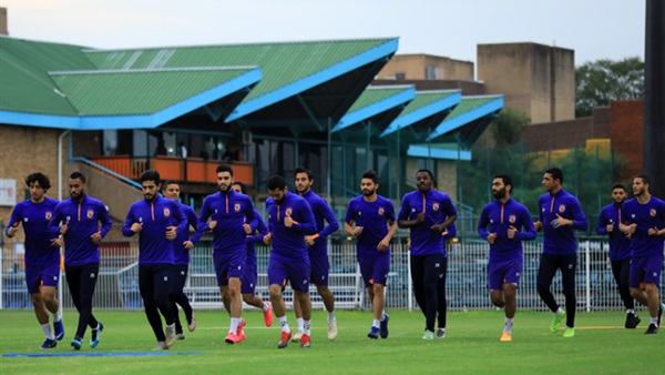 لاعبو الأهلي