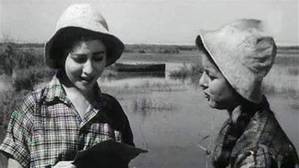 امرأة في مشهد