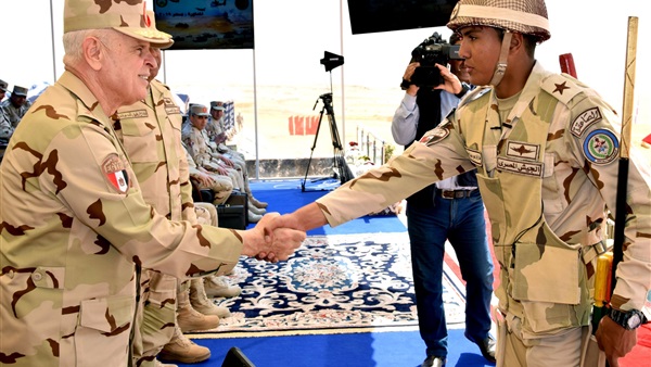 رئيس الأركان يشهد