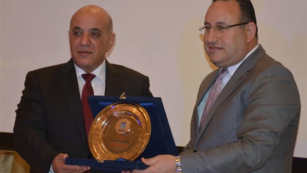 تكريم وكيل وزارة