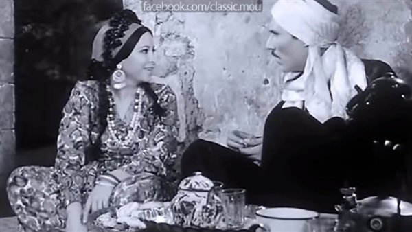 امرأة في مشهد