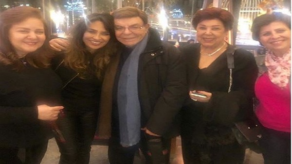 نجوم الفن في لقاء