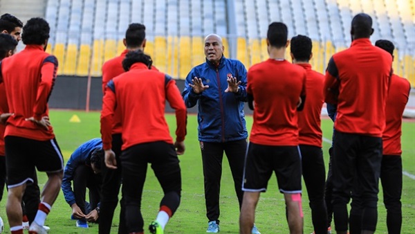لاعبو الأهلي