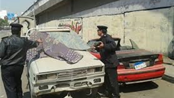رفع 12 سيارة مجهولة
