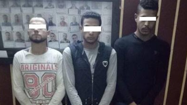 ضبط 3 أشخاص فور سرقتهم