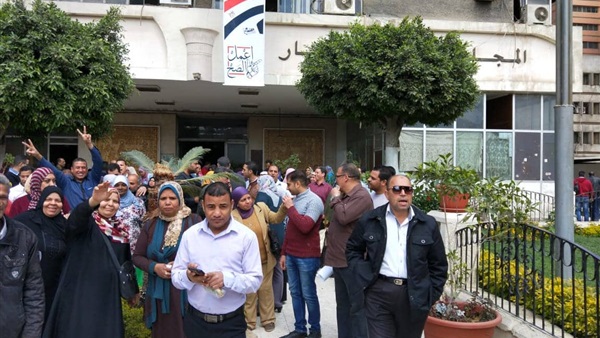 موظفو الآثار- التعديلات