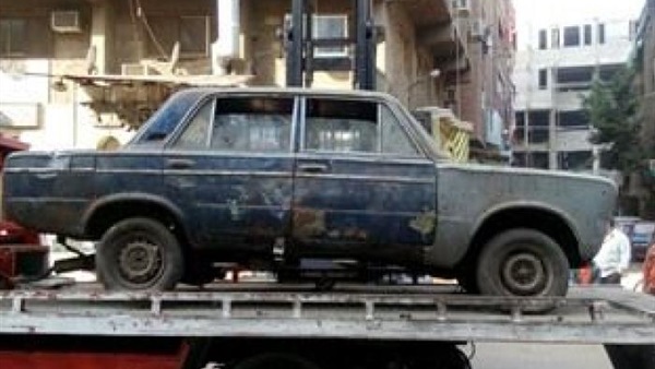 رفع 13 سيارة مجهولة