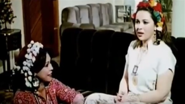 امرأة في مشهد