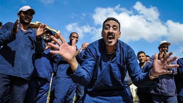 الإفراج عن 585 من